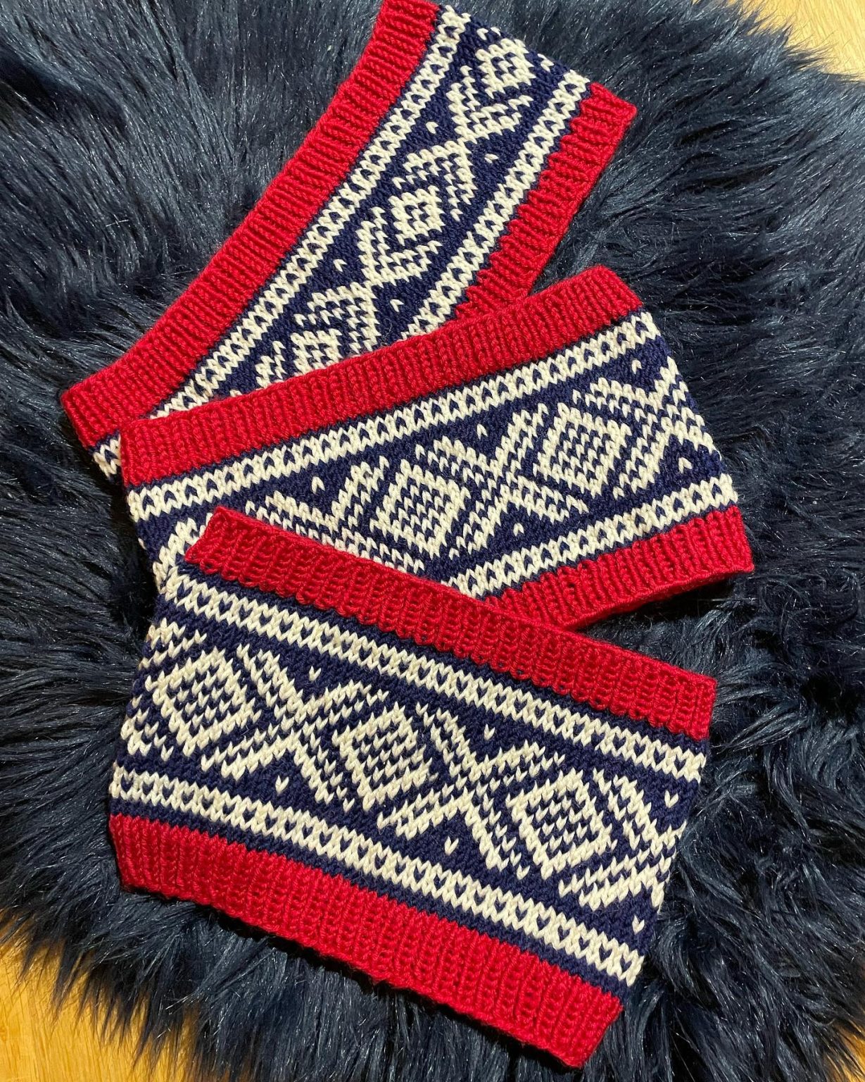 Ta kontakt om du trenger hjelp med din bunad, vi ser om vi kan hjelpe deg. rachel@rettsom.no